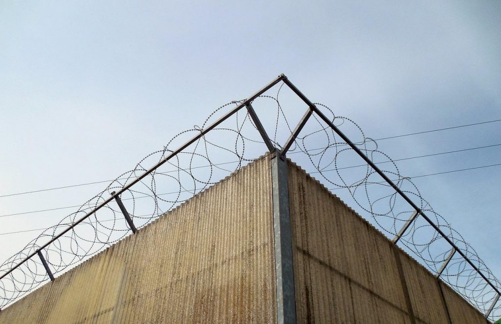 Gefängnis Grenze eingesperrt