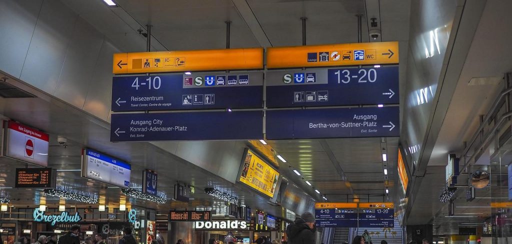 bahnhof menschen kostenlos öpnv